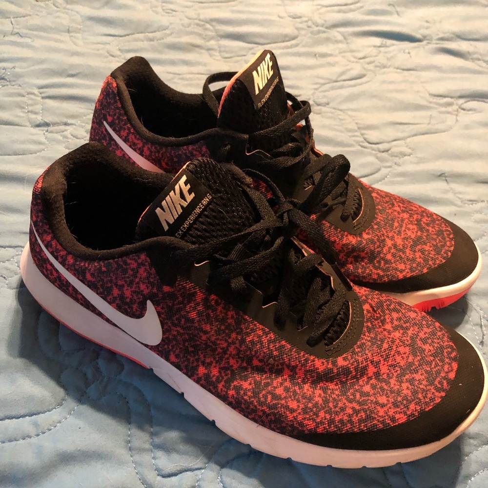 Nike sneakers size 9 EUC